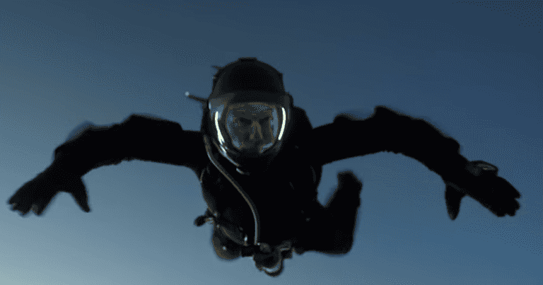 WATCH: Tom Cruise pulls off death-defying stunt while filming Mission: Impossible Fallout WATCH: Tom Cruise pulls off death-defying stunt while filming Mission: Impossible Fallout