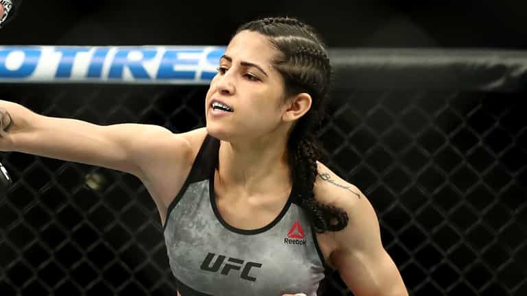 Man attempts to rob UFC’s Polyana Viana and gets badly beaten up
