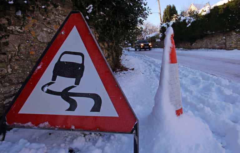 Severe ice warning issued ahead of -9C temperatures as ‘thundersnow’ bears down on Britain Severe ice warning issued ahead of -9C temperatures as ‘thundersnow’ bears down on Britain