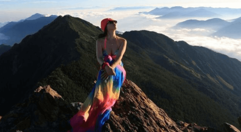‘Bikini hiker’ Gigi Wu dies after fall on solo climb ‘Bikini hiker’ Gigi Wu dies after fall on solo climb