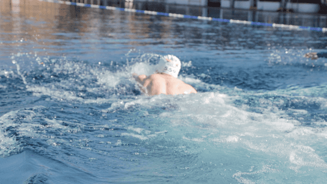 Training for cold water acclimatisation in a freezing, unheated pool Training for cold water acclimatisation in a freezing, unheated pool