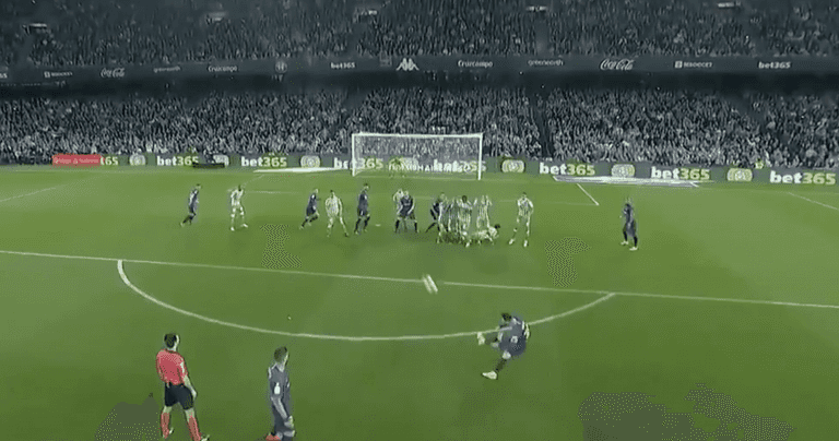 Lionel Messi scores perfect free-kick to give Barcelona lead at Betis