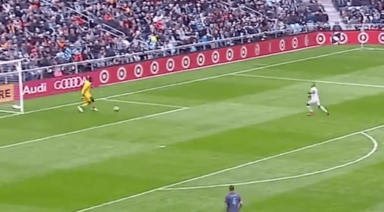 NYCFC goalkeeper makes incredible howler