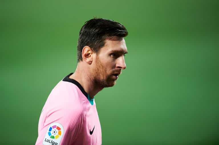 Lionel Messi told “you know where the door is” after questioning manager