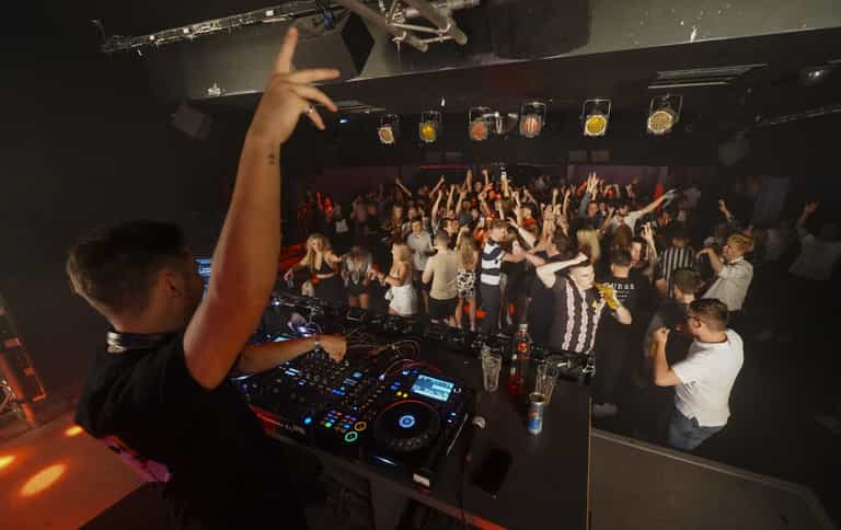Minister confirms vaccine passports needed for nightclubs and mass events