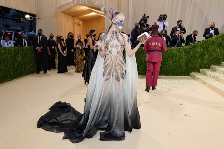 Grimes says she’s starting a ‘lesbian space commune’ after Musk split Grimes says she’s starting a ‘lesbian space commune’ after Musk split