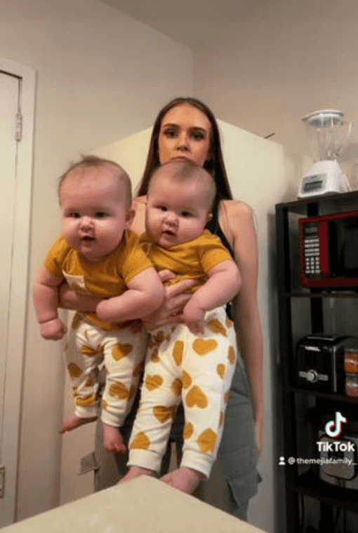 ‘I’m so small, people don’t believe my huge twin girls are mine’ ‘I’m so small, people don’t believe my huge twin girls are mine’
