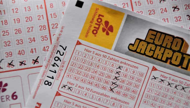 Aunt who paid for nephew’s winning lottery ticket demands he hand over cash Aunt who paid for nephew’s winning lottery ticket demands he hand over cash