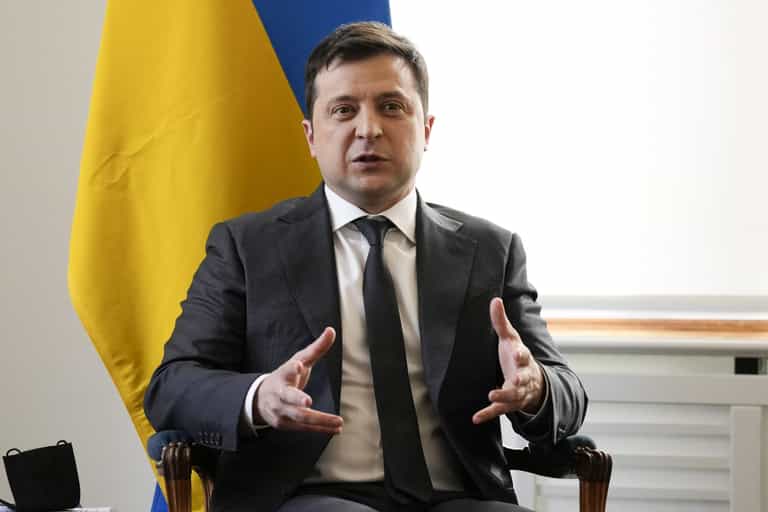 People are discovering Ukrainian President Zelensky voiced Paddington Bear
