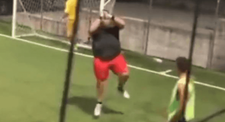 Five-a-side player attempts Ronaldo’s ‘SIU’ celebration, ends up in hospital Five-a-side player attempts Ronaldo’s ‘SIU’ celebration, ends up in hospital