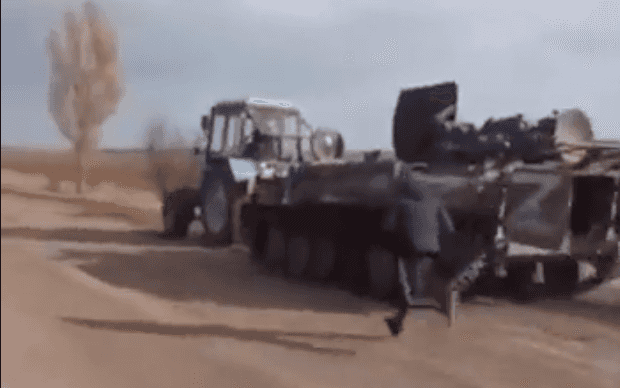 Ukrainian farmer steals Russian tank using his tractor ‘to sell it for scrap’