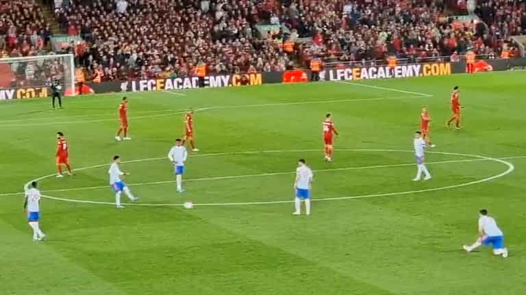 Liverpool fans sarcastically ‘Olé’ Man United passes during warm-up Liverpool fans sarcastically ‘Olé’ Man United passes during warm-up