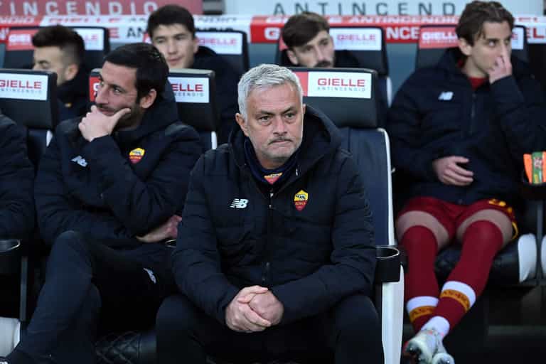 Jose Mourinho claims managers at Man Utd are ‘no longer expected to lift titles’