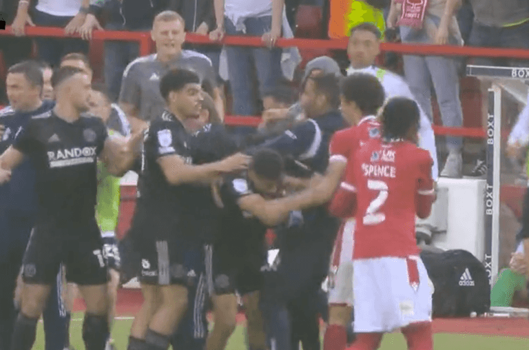 Sheffield United manager sparks chaos in Forest clash after aggressive move on Djed Spence