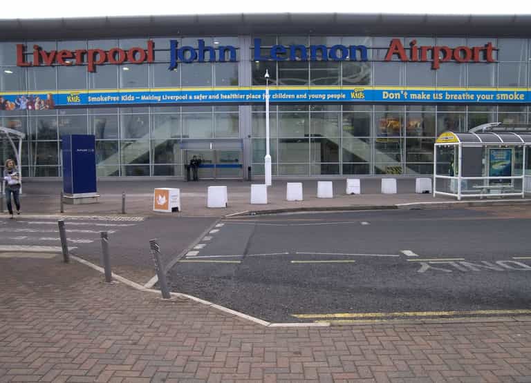 Liverpool airport offer Cristiano Ronaldo escape route out of Man United