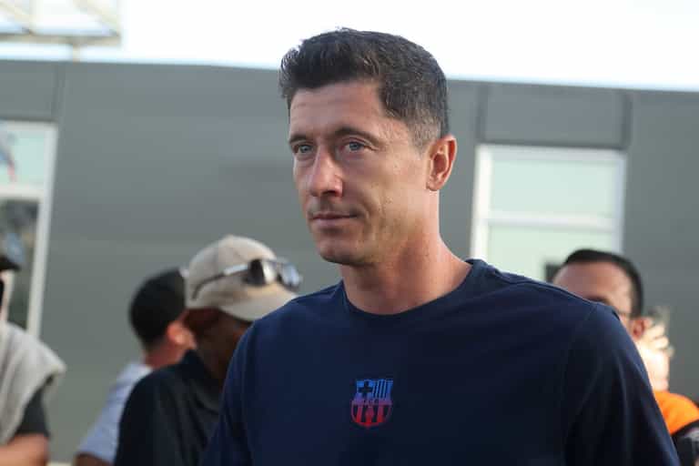 Barcelona unable to print Lewandowski shirts after running out of ‘W’s’