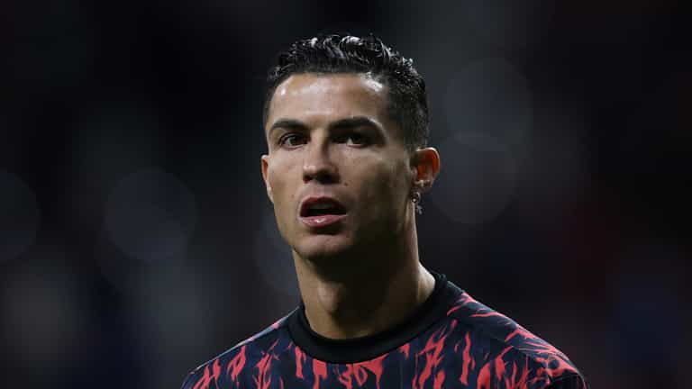 Cristiano Ronaldo asks to leave Manchester United if club receive ‘satisfactory offer’ Cristiano Ronaldo asks to leave Manchester United if club receive ‘satisfactory offer’
