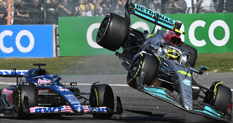 Lewis Hamilton crashes out in first lap of Belgian Grand Prix
