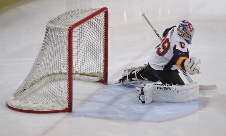 Petr Čech makes ice hockey debut for Essex club