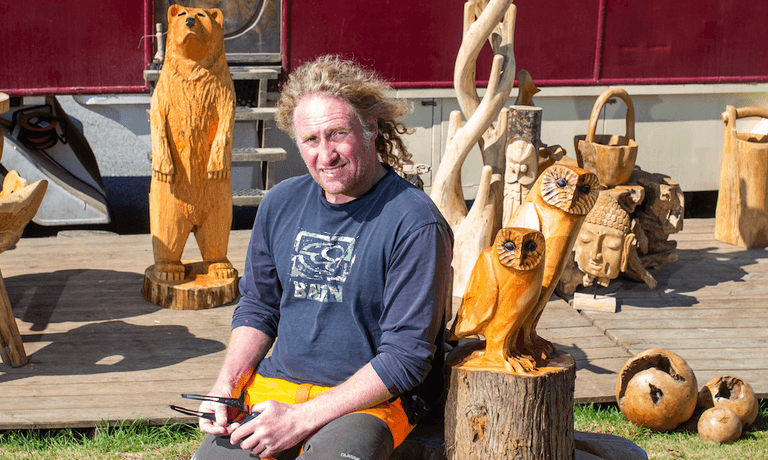 Woodcarver granted licence to continue to trade in layby – because he keeps doggers away