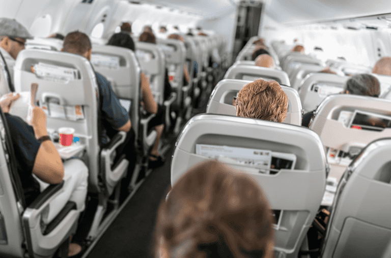 Man kicked off plane for complaining about sitting next to obese man