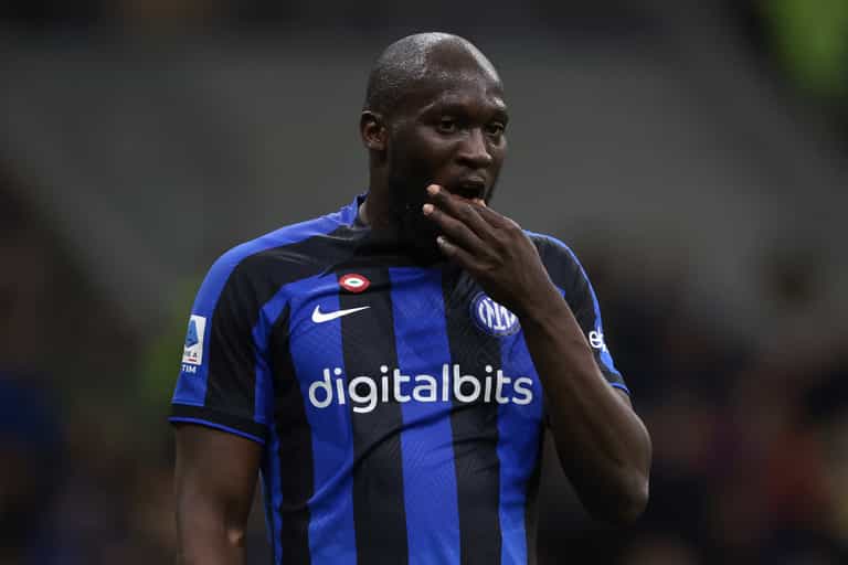 Romelu Lukaku forced to separate two Inter teammates in training ground bust-up