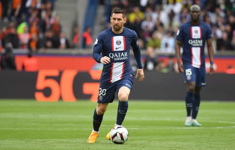 Lionel Messi in talks over £320m-a-year Saudi Arabia move