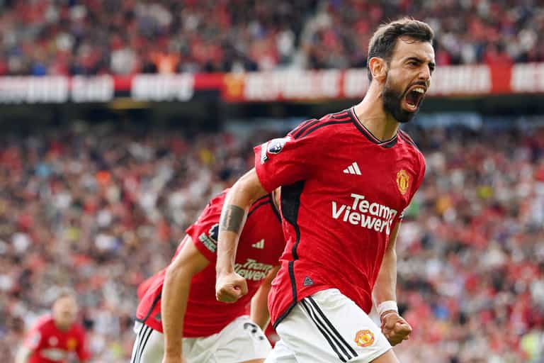 Bruno Fernandes signs new contract at Manchester United Bruno Fernandes signs new contract at Manchester United