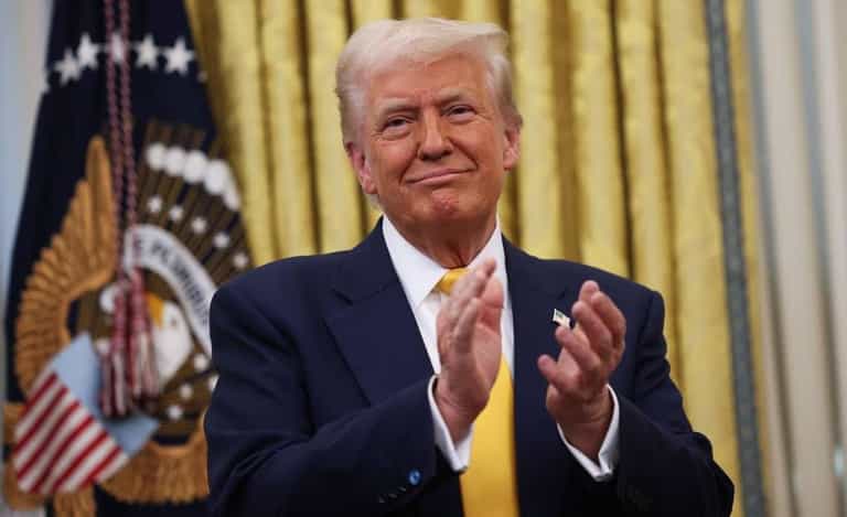 Donald Trump says he will sell wealthy foreigners US ‘gold cards’ for $5m Donald Trump says he will sell wealthy foreigners US ‘gold cards’ for $5m
