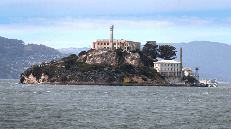 Trump orders reopening of infamous Alcatraz prison to house ‘dregs of society’ Trump orders reopening of infamous Alcatraz prison to house ‘dregs of society’