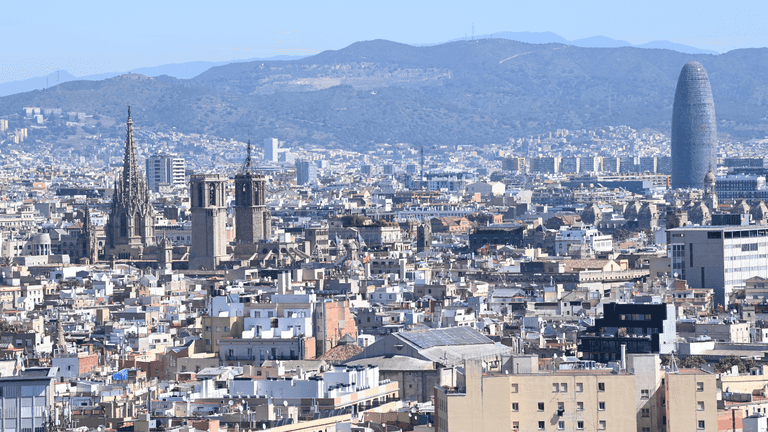 Toxic chlorine cloud forces 160,000 to confine inside in major European city Toxic chlorine cloud forces 160,000 to confine inside in major European city