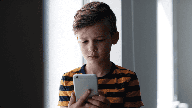 Children facing two-hour social media limit under new government proposal