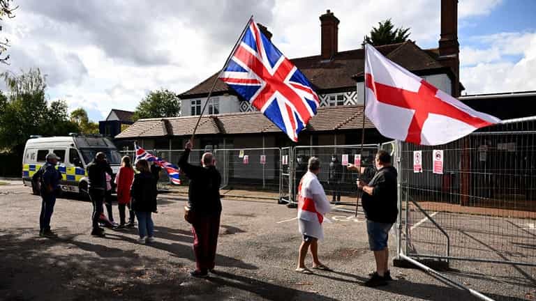 Three people arrested and two police officers injured in Epping during latest migrant hotel protests