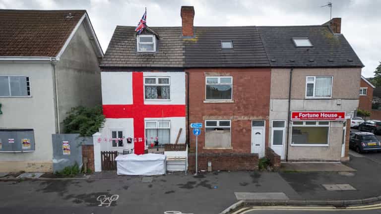 Dad paints St George’s flag on house after having flag torn down