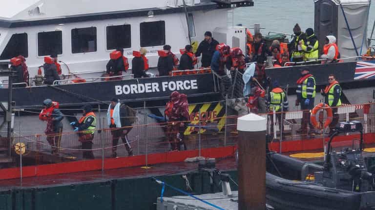 UK and France ‘one in, one out’ migrant return scheme set to start today