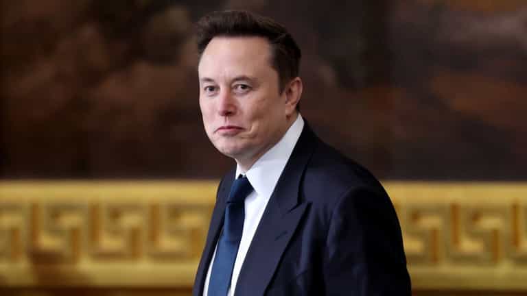 Elon Musk becomes first person to reach a net worth of more than $500bn