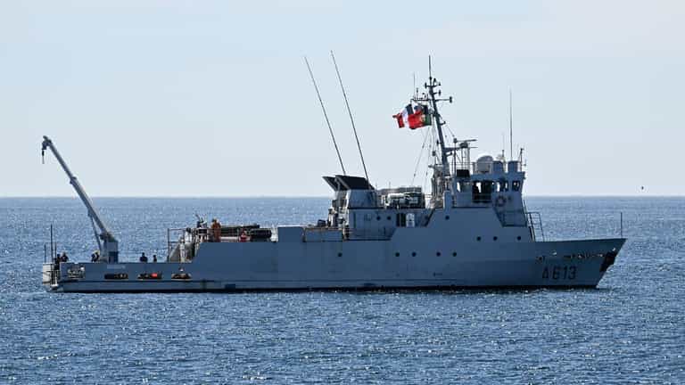 French troops board ‘Russian shadow fleet’ ship