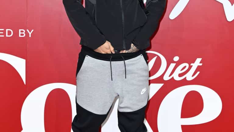 The surprising reason why you keep seeing men with their hands down their pants