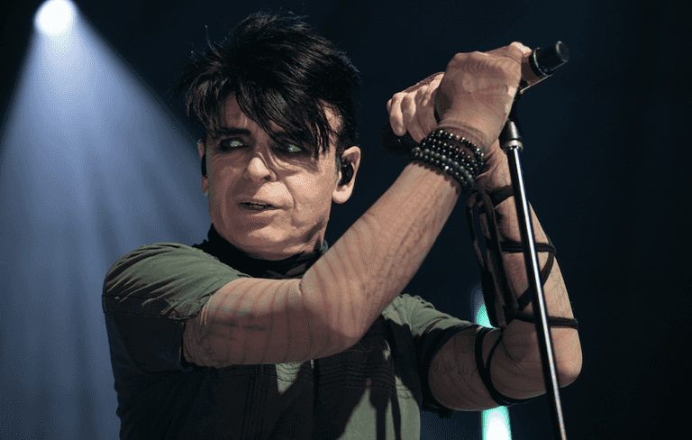 Gary Numan breaks down on stage after ‘worst news ever’ Gary Numan breaks down on stage after ‘worst news ever’