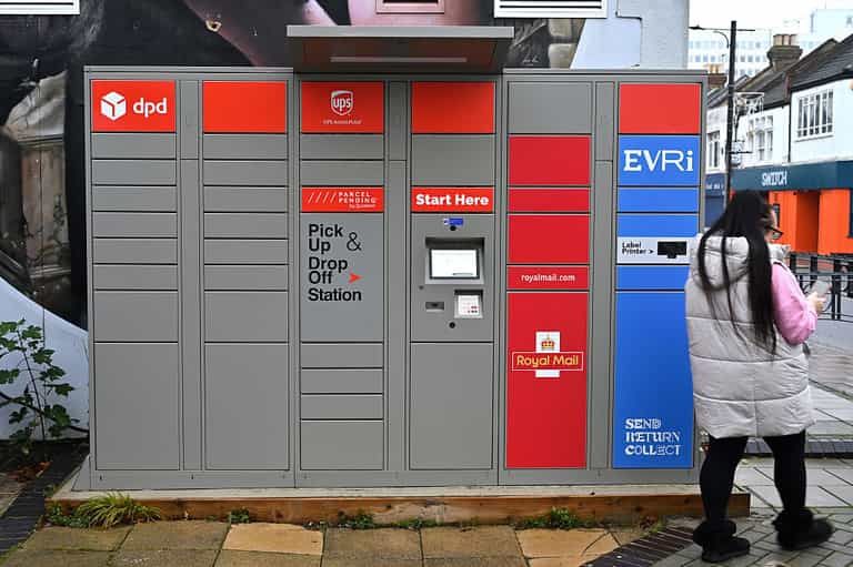 Major UK delivery firm collapses leaving households without parcels for weeks
