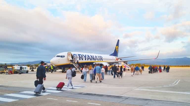 Ryanair-friendly cabin bag that’s ‘perfect for travel’ is on sale for less than £8