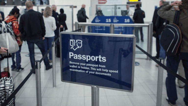 UK net migration plummets to lowest level since 2021