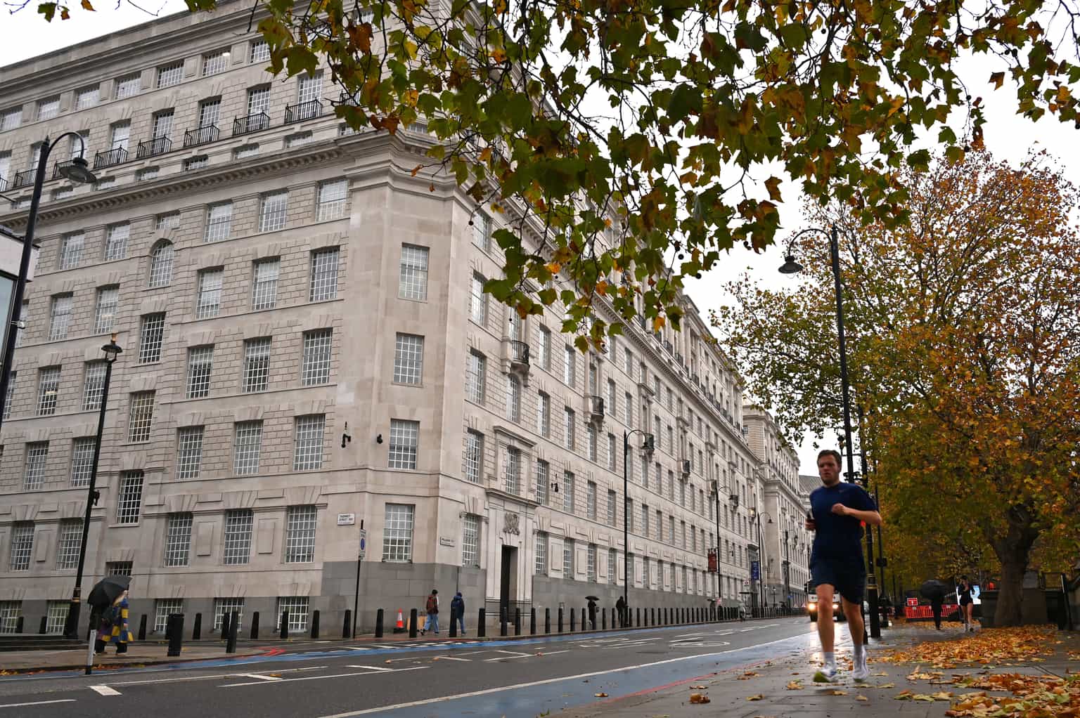MI5 ordered to pay damages over surveillance of journalist’s phone