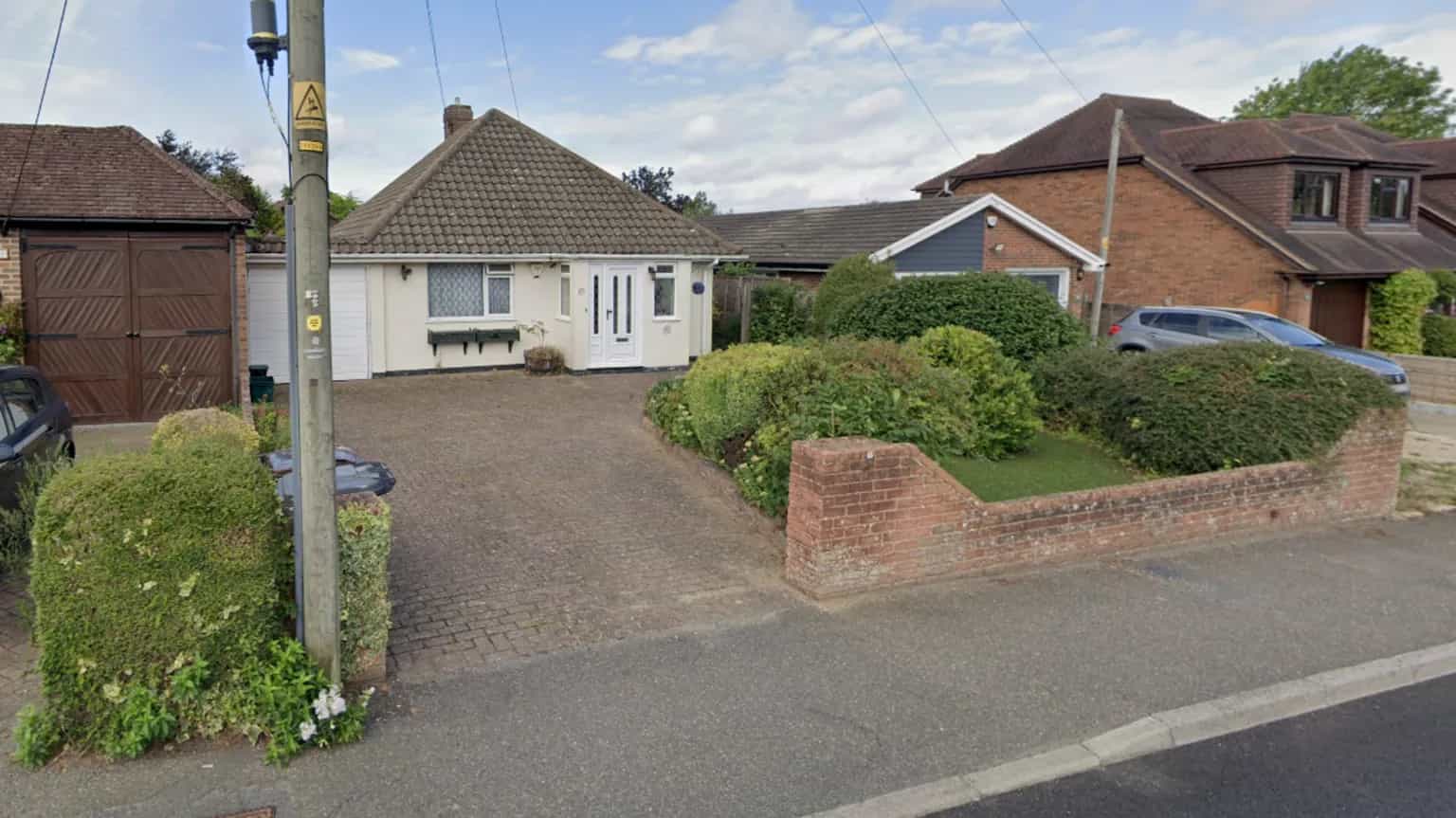 Biggin Hill: Human remains found in garden by builders renovating London home