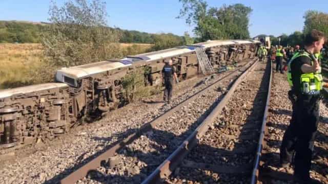 Lewes derailment: 11 injured as Southern Railway carriages overturn