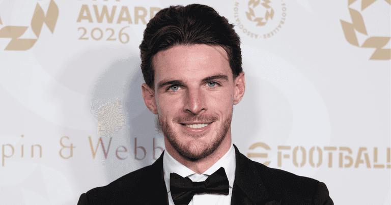 Declan Rice praised for act seconds after Bruno Fernandes won PFA Player of the Year