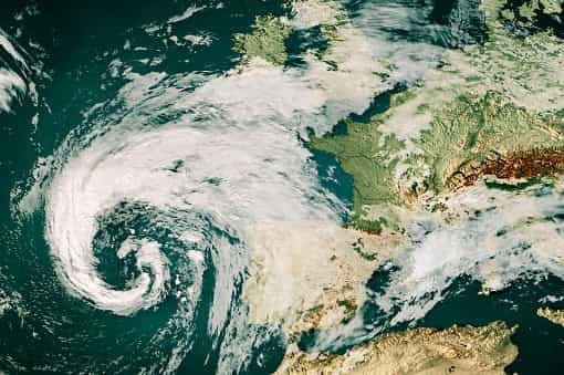Thunderstorm Warning Covers 70 Areas With 2cm Hail and Flood Risk