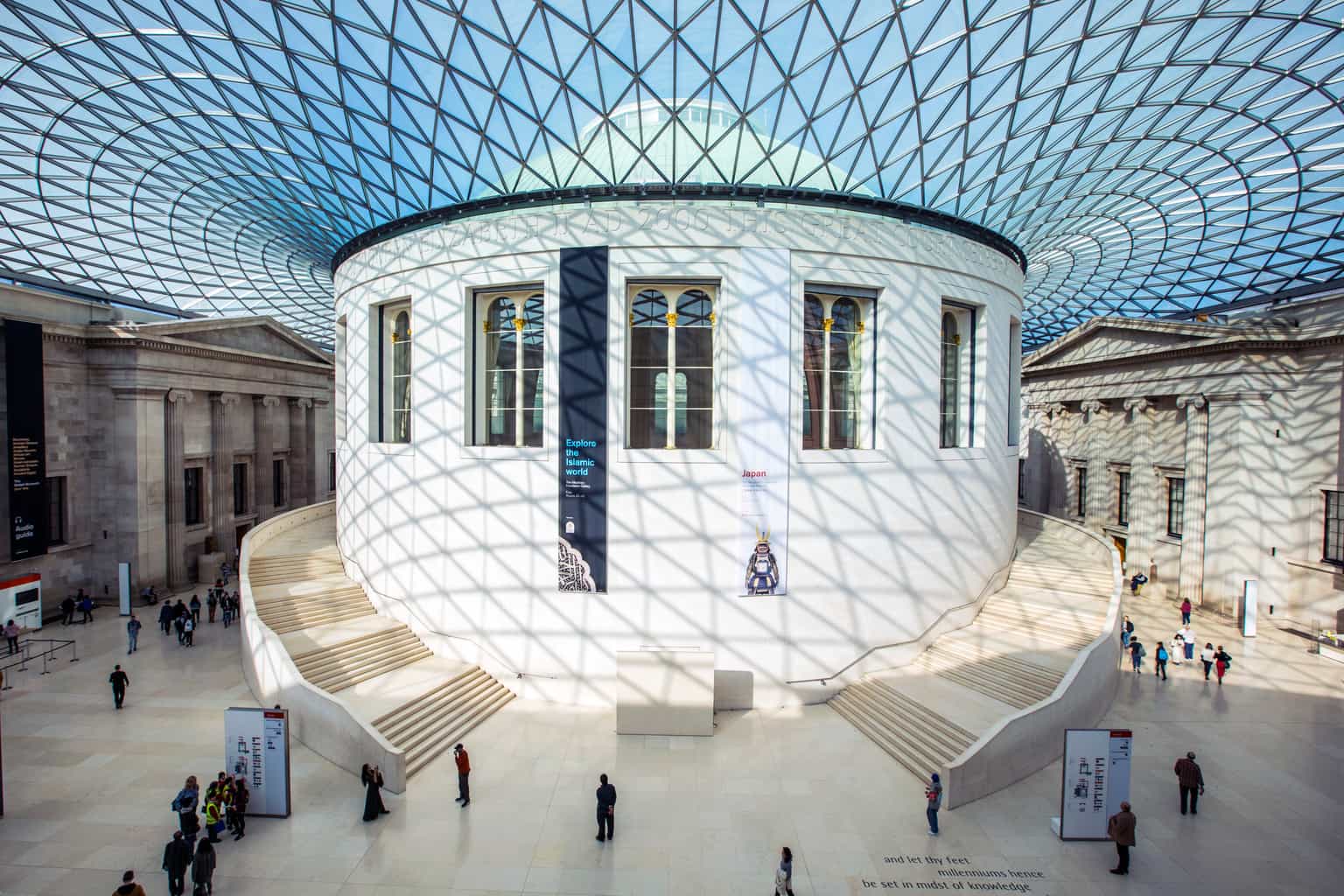 British Museum under fire after priceless 300-year-old Chinese artefact mysteriously falls and smashes