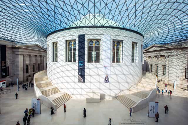 British Museum under fire after priceless 300-year-old Chinese artefact mysteriously falls and smashes