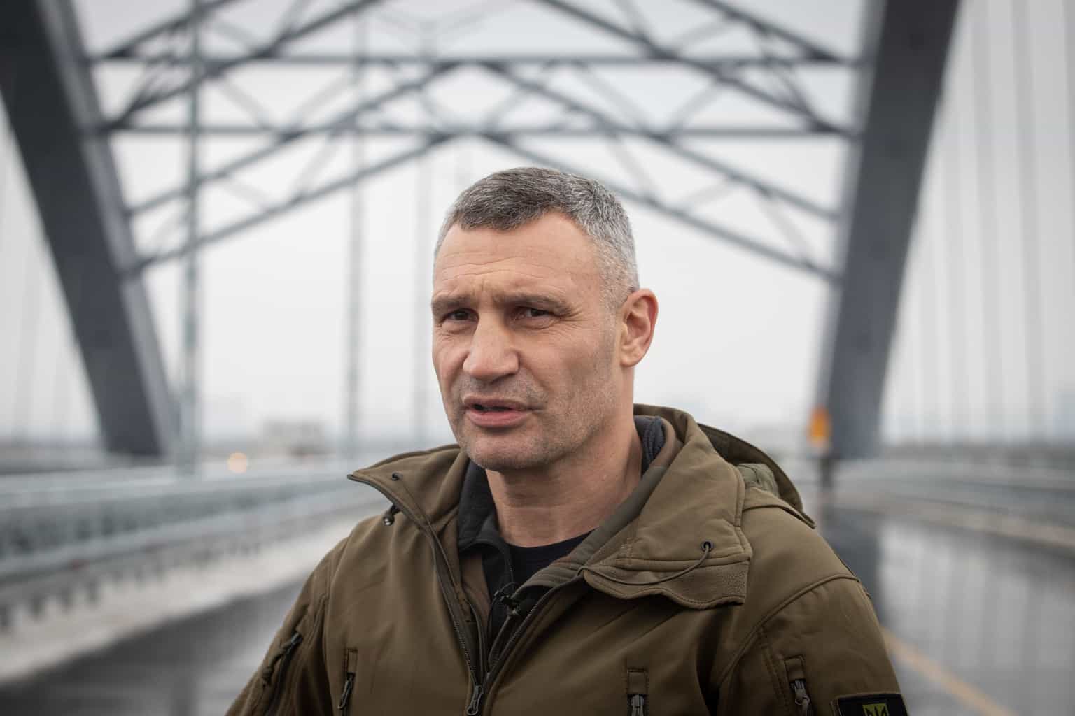 Kyiv bridge attack: Russia strikes second crossing in days
